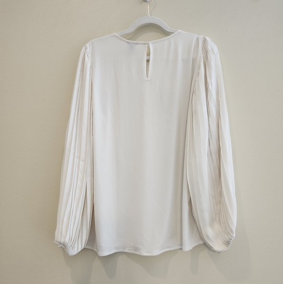 Ann Taylor, Large, Winter White pleated long-sleeved shirt - Picture 3 of 6